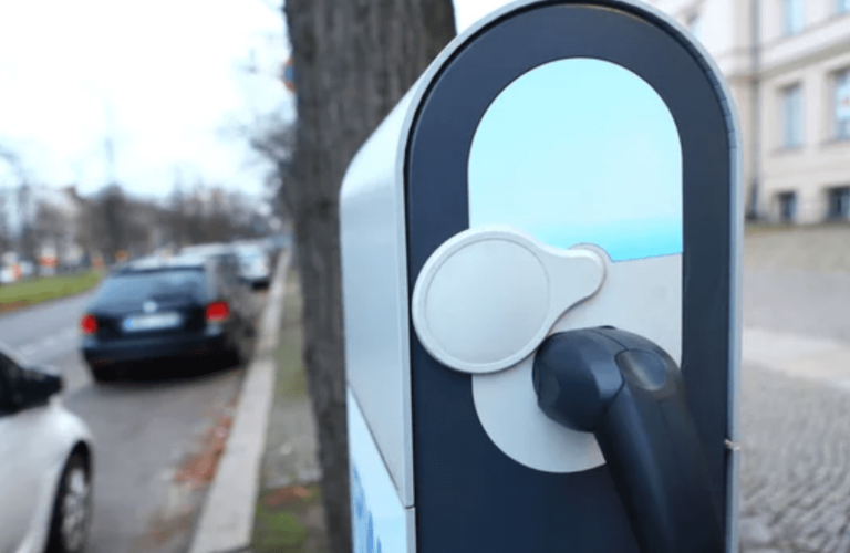 colonnina ricarica elettrica